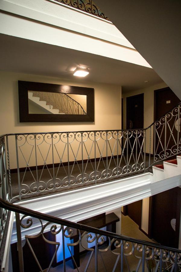 Hotel Restaurant Du Centre Et Du Lauragais Кастельнодари Экстерьер фото