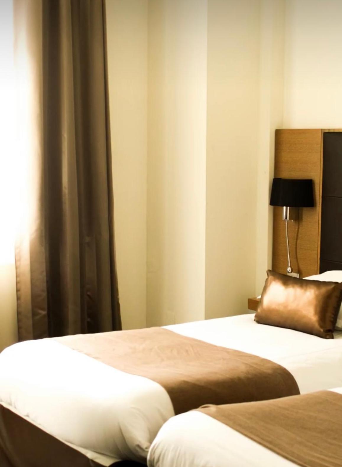 Hotel Restaurant Du Centre Et Du Lauragais Кастельнодари Экстерьер фото